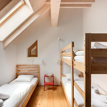 Stylish 2-bed Top-floor In Appartement *