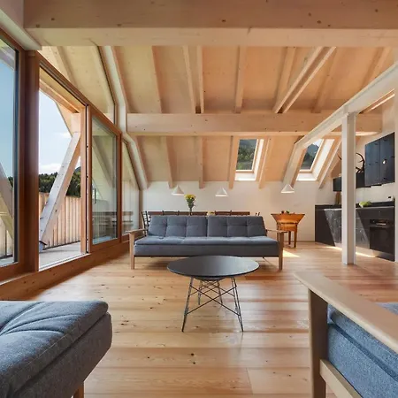 Apartment Stylish 2-bed Top-floor In