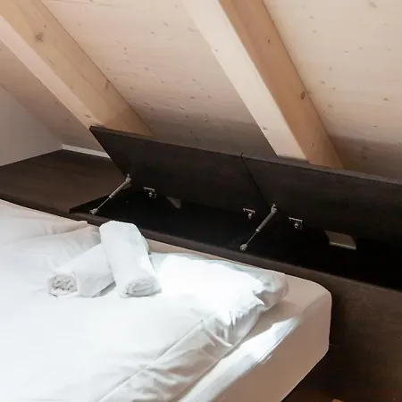 Appartement Stylish 2-bed Top-floor In Kranjska Gora